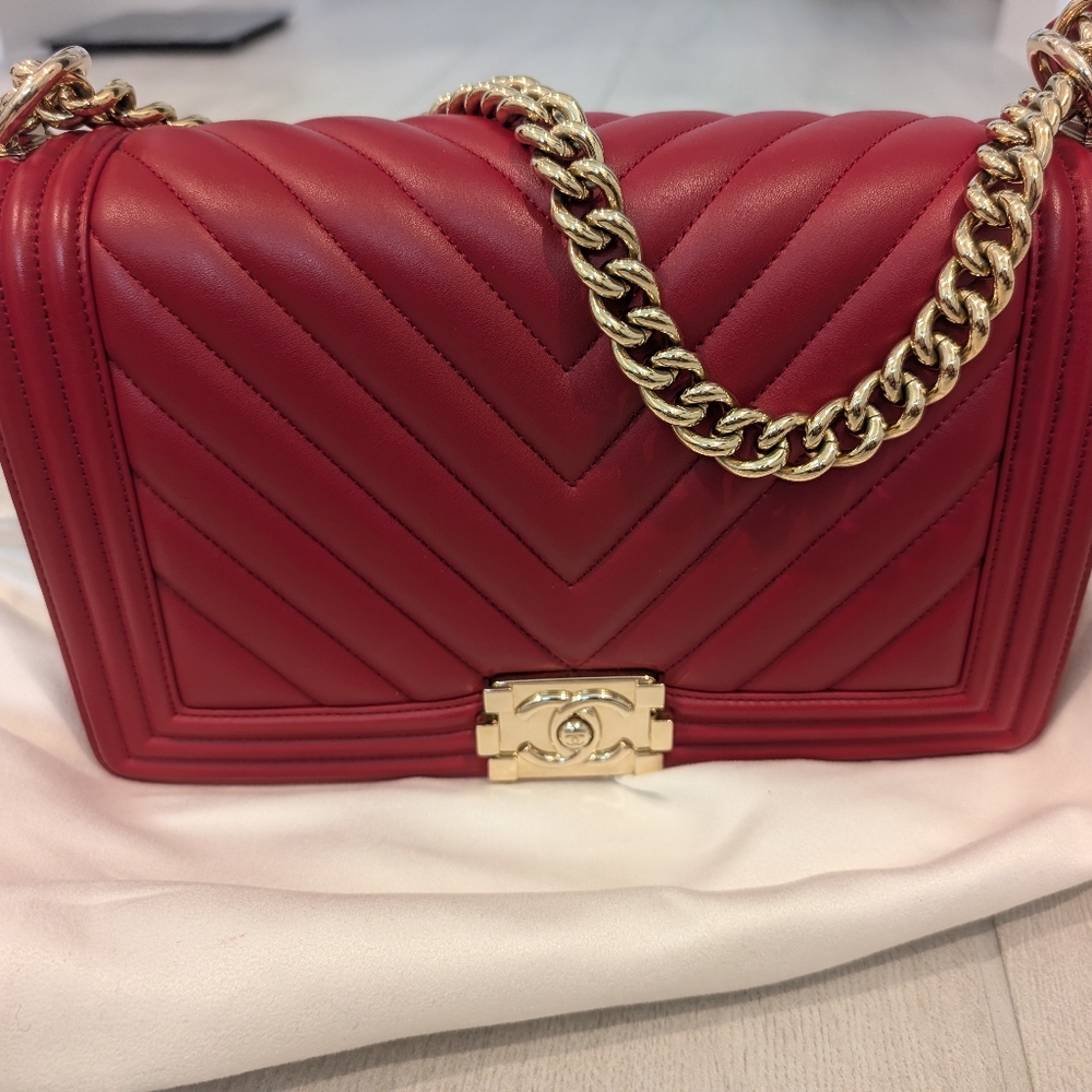 Authentic 100% Chanel Red Quilted Leather Shoulder Bag Medium Boy bag - Picture 4 of 13